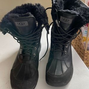 Mens size 10 Uggs used still in good condition.  I don’t have the box.